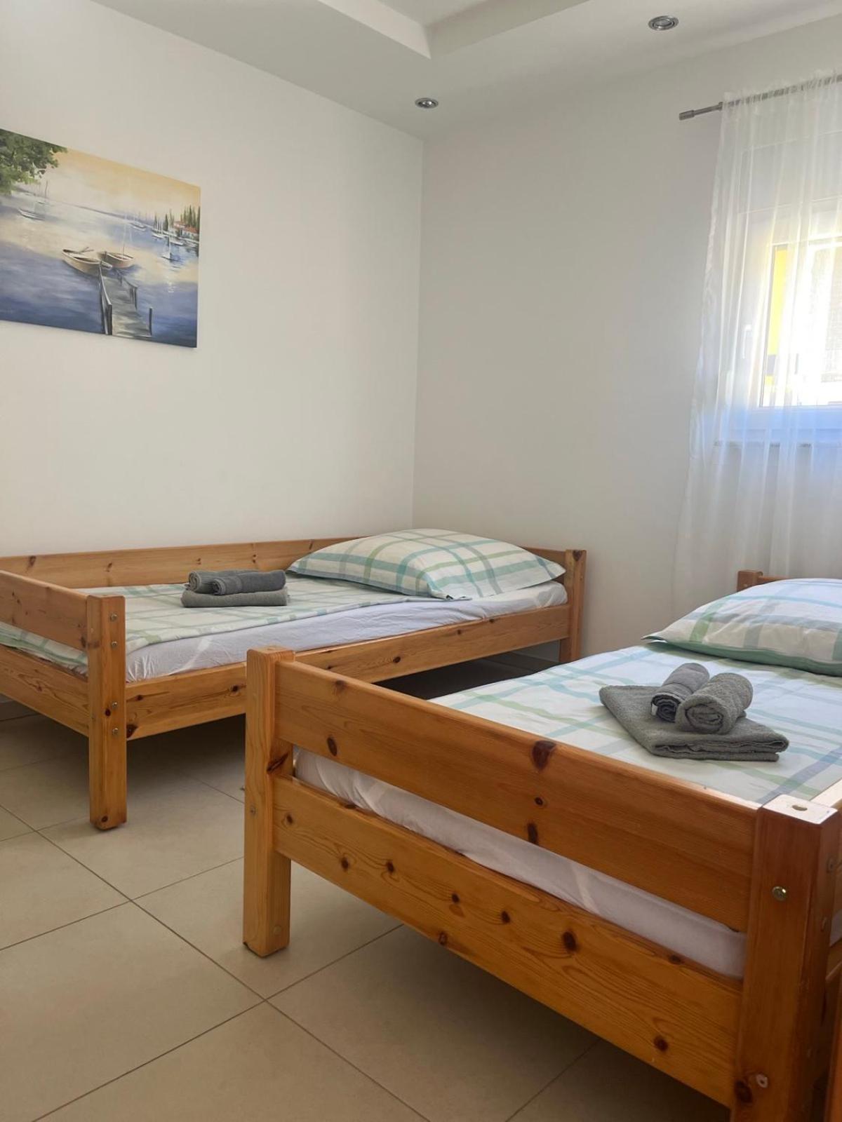Sinisa Apartman Vir Exterior photo