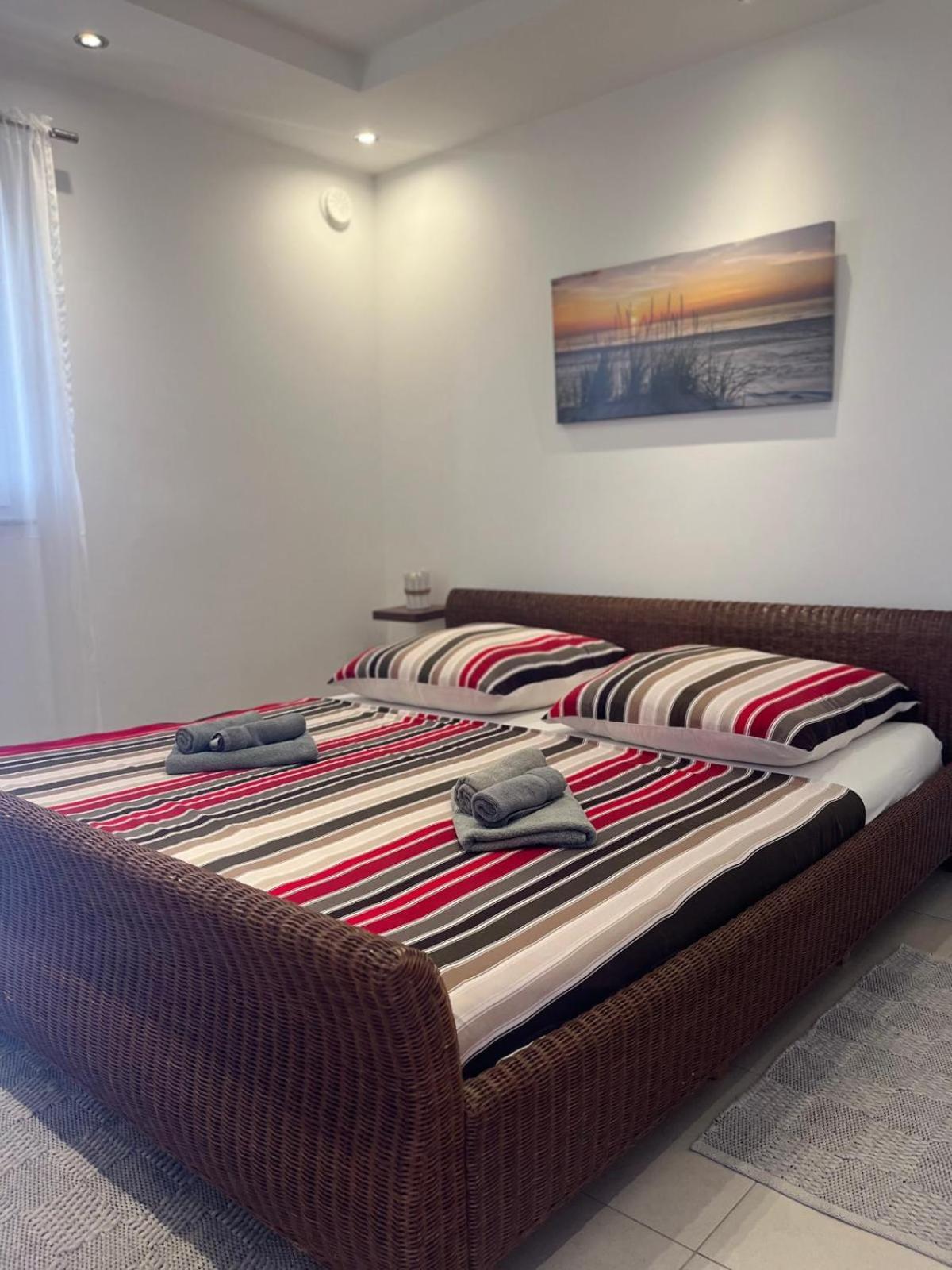 Sinisa Apartman Vir Exterior photo